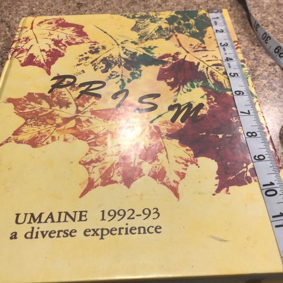 1992-1993 University of Maine Orono Prism Yearbook - Picture 6 of 12